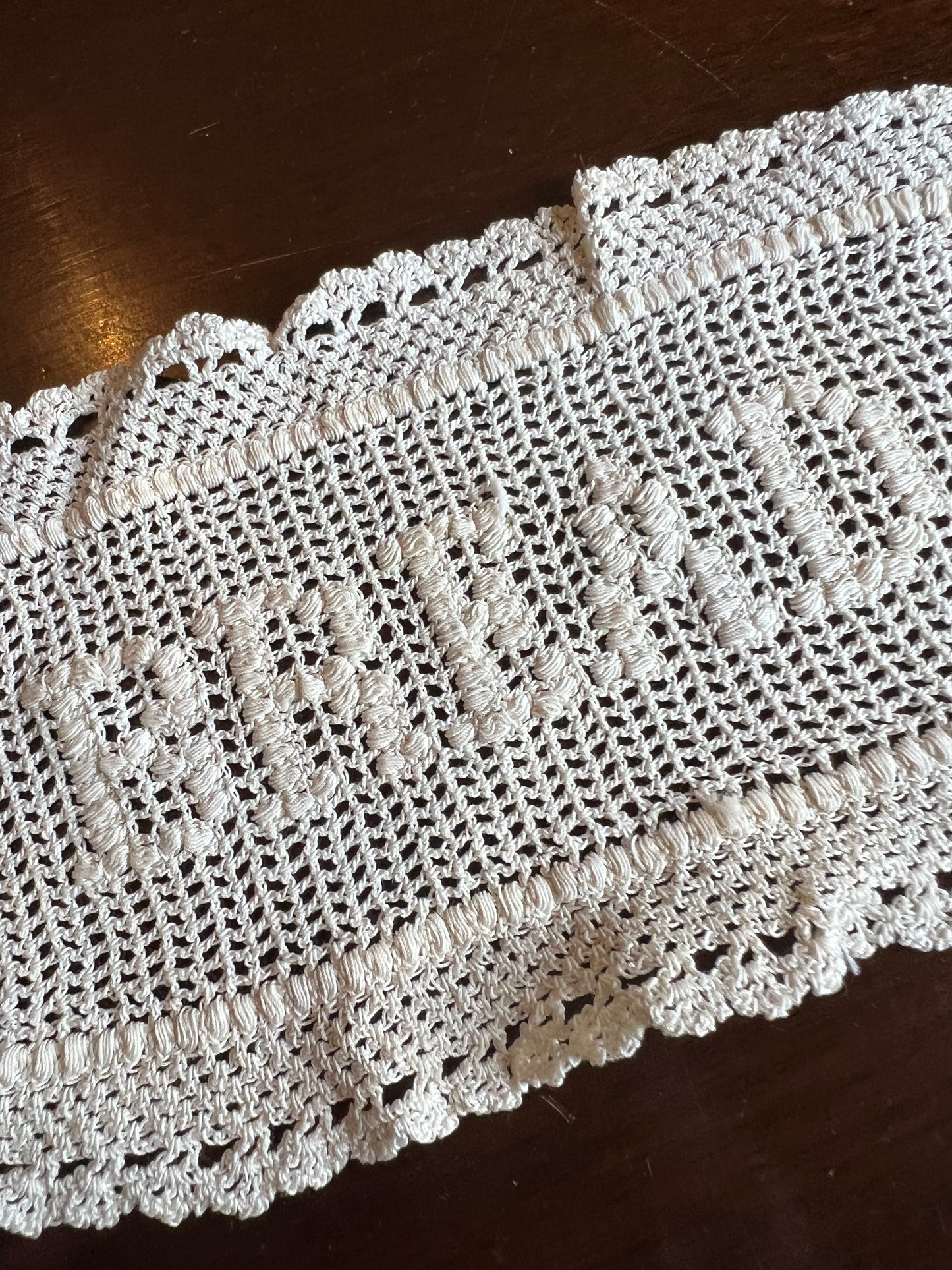 ๐ Vintage Antique Crocheted Doily โ โBreadโ Design, 15" x 10"