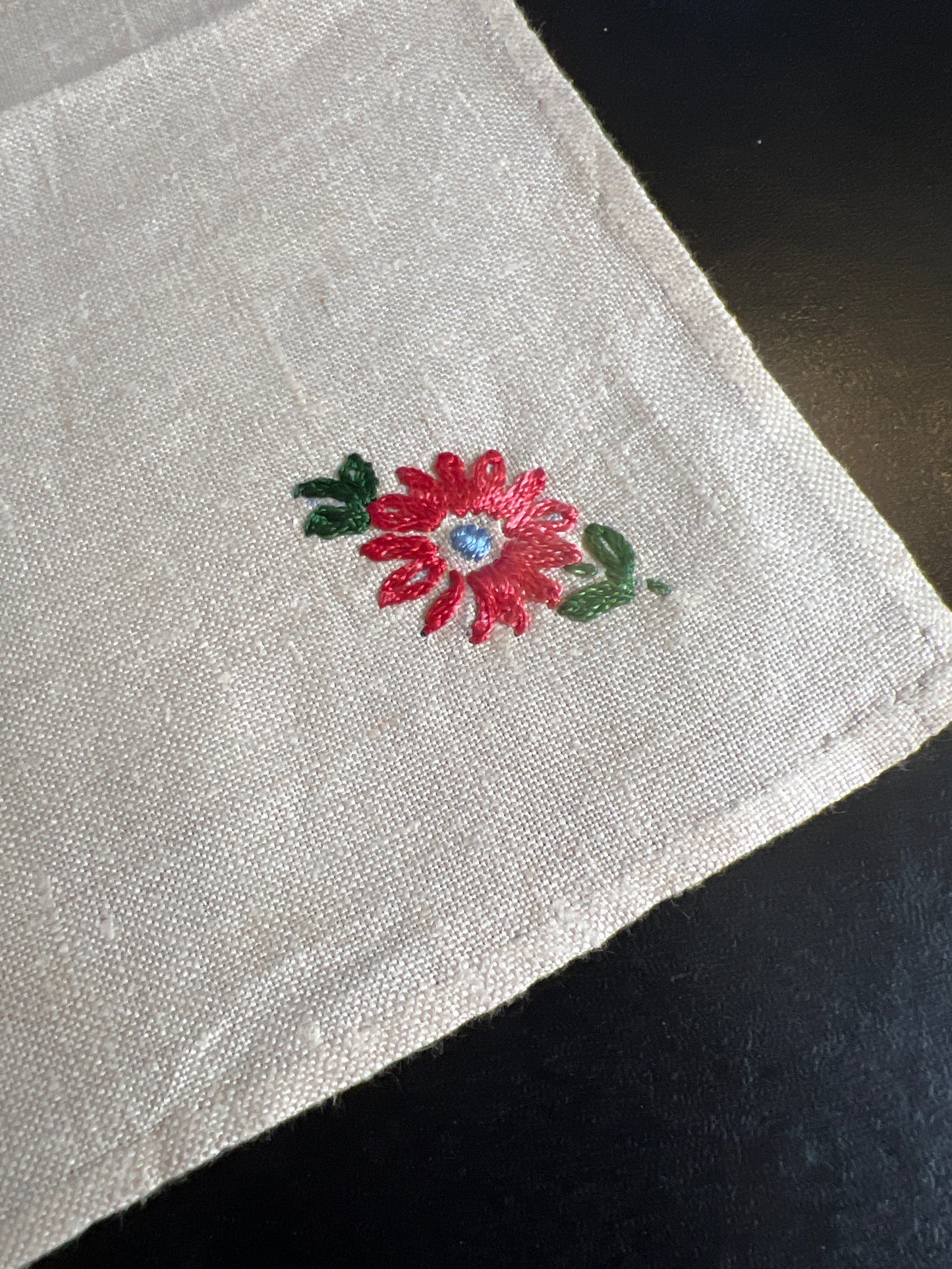 πΌ Beautiful Irish Linen Napkins β Set of 4, 11" x 11" with Embroidered Flower