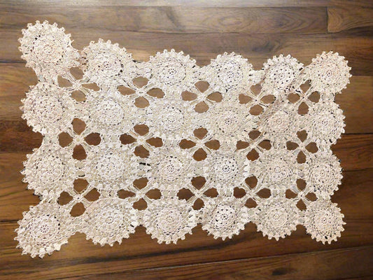 Vintage Crocheted Table Runner / Dresser Scarf ๐ธ Small Size ๐ฟ