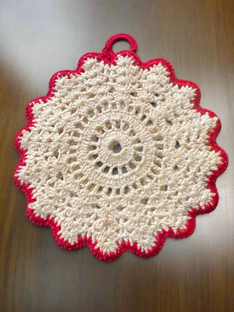 ❤️ Vintage Hand-Crocheted Potholder – White with Red Rim, 5.5"