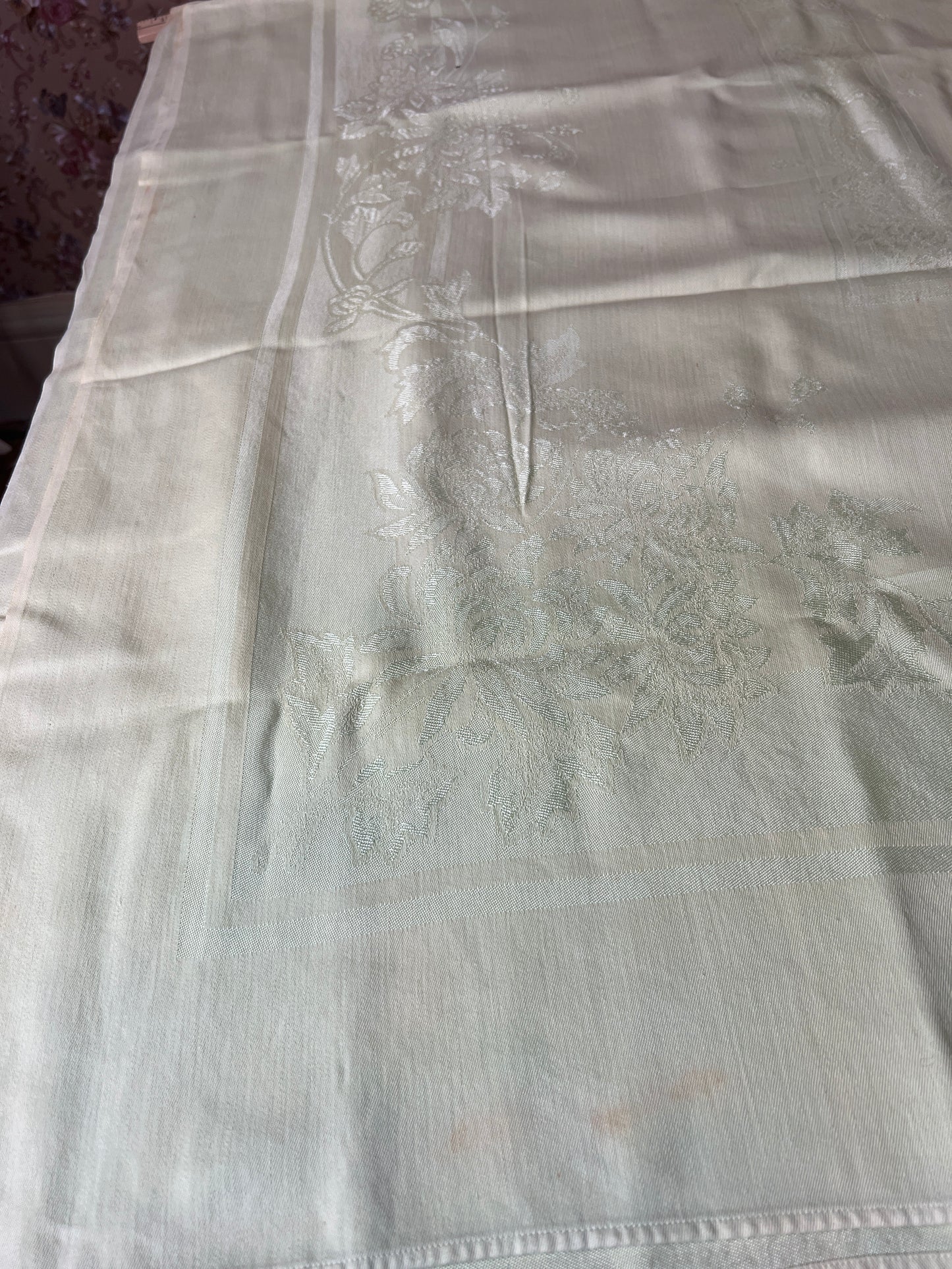 🌸 Vintage Dining Room Tablecloth – Floral & Leaf Design, 104" x 84"