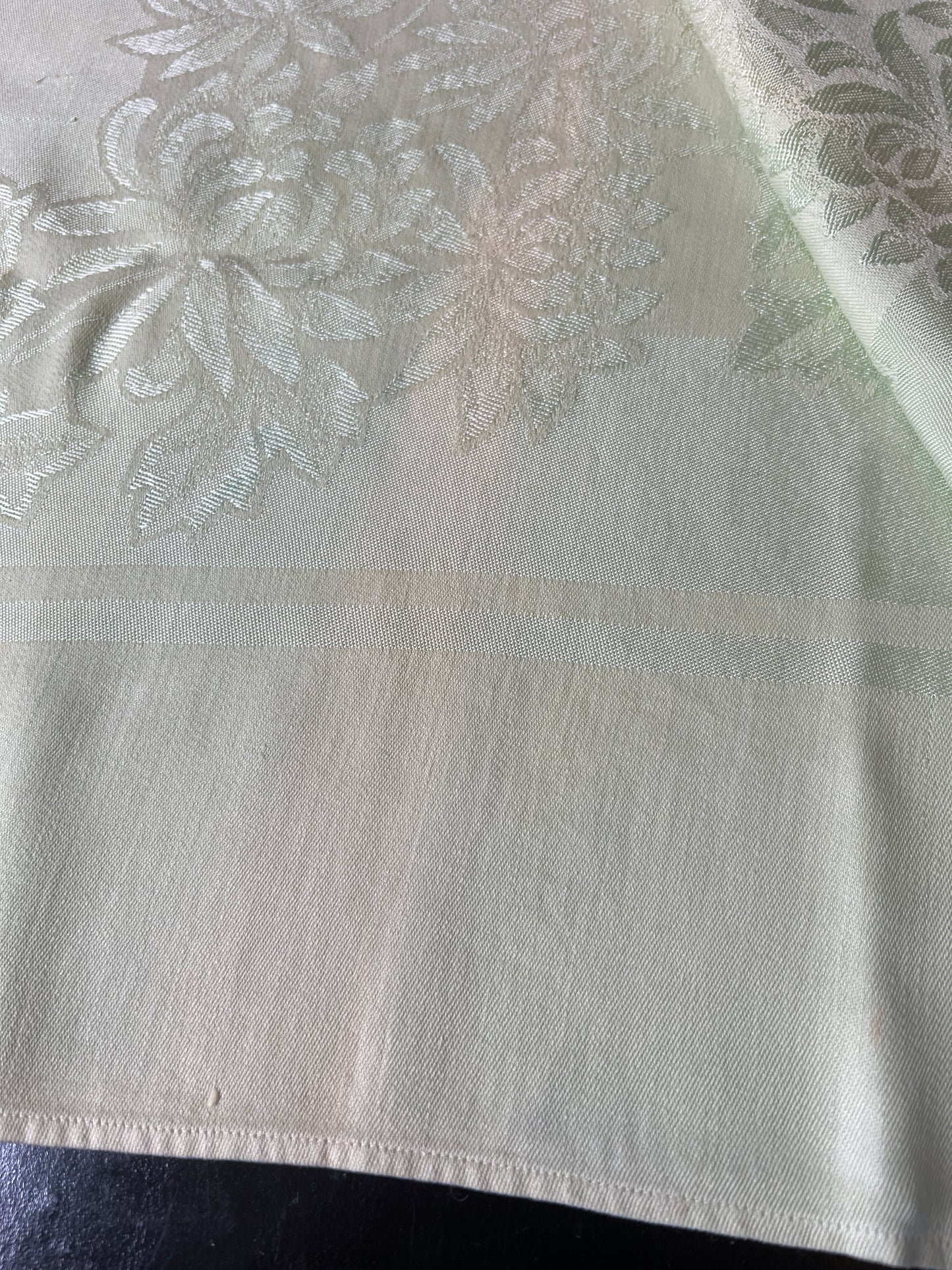 🌸 Vintage Dining Room Tablecloth – Floral & Leaf Design, 104" x 84"