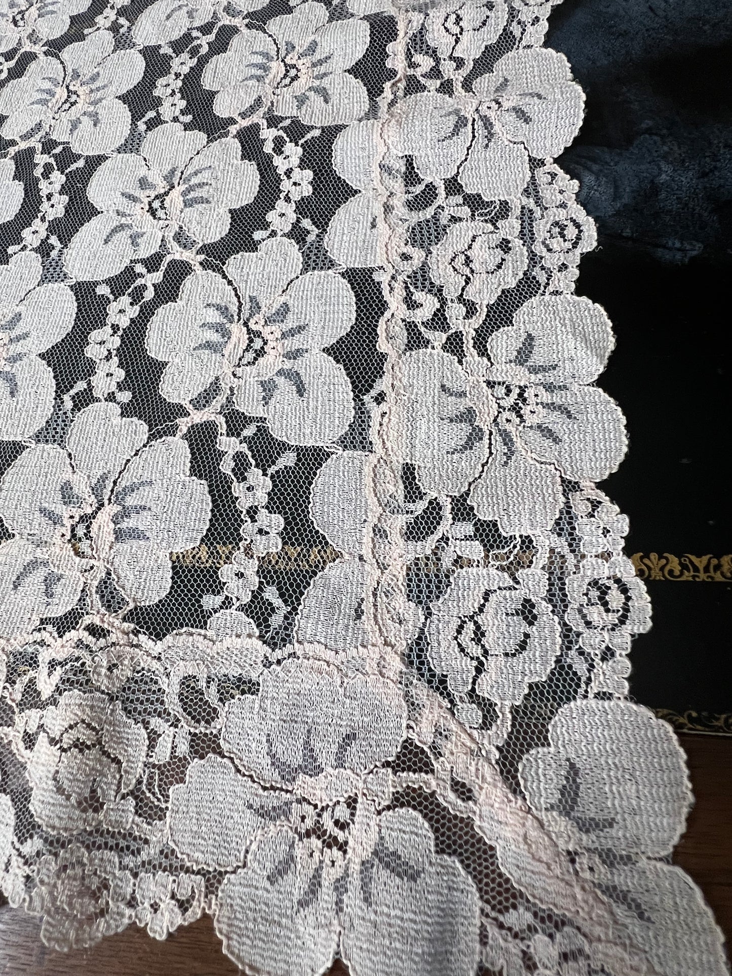 π Vintage Lace Table Runner πΈ Soft Peach Elegance ποΈ