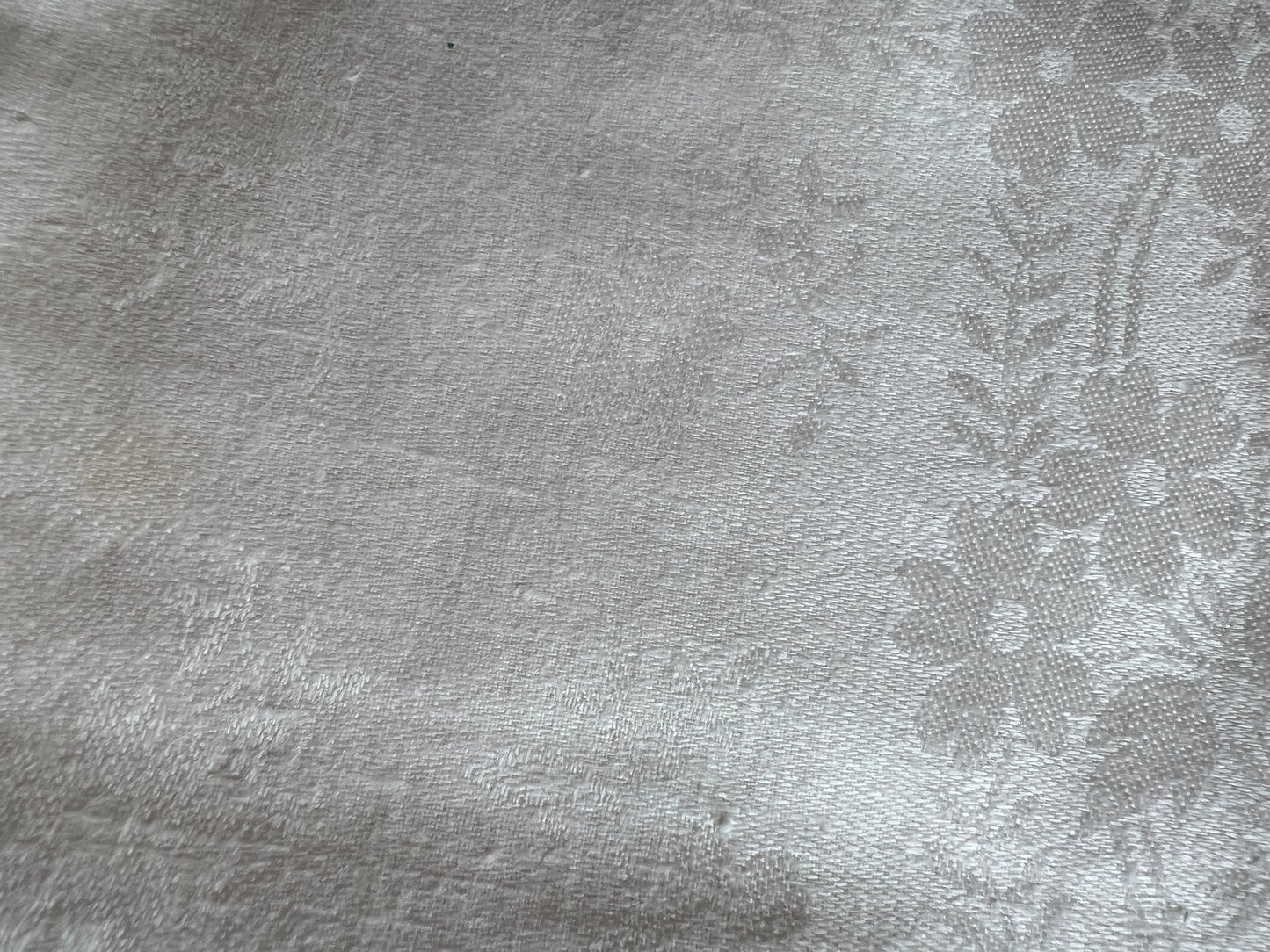 πΏ Vintage White Floral Napkins β Set of 5, 22" x 22"