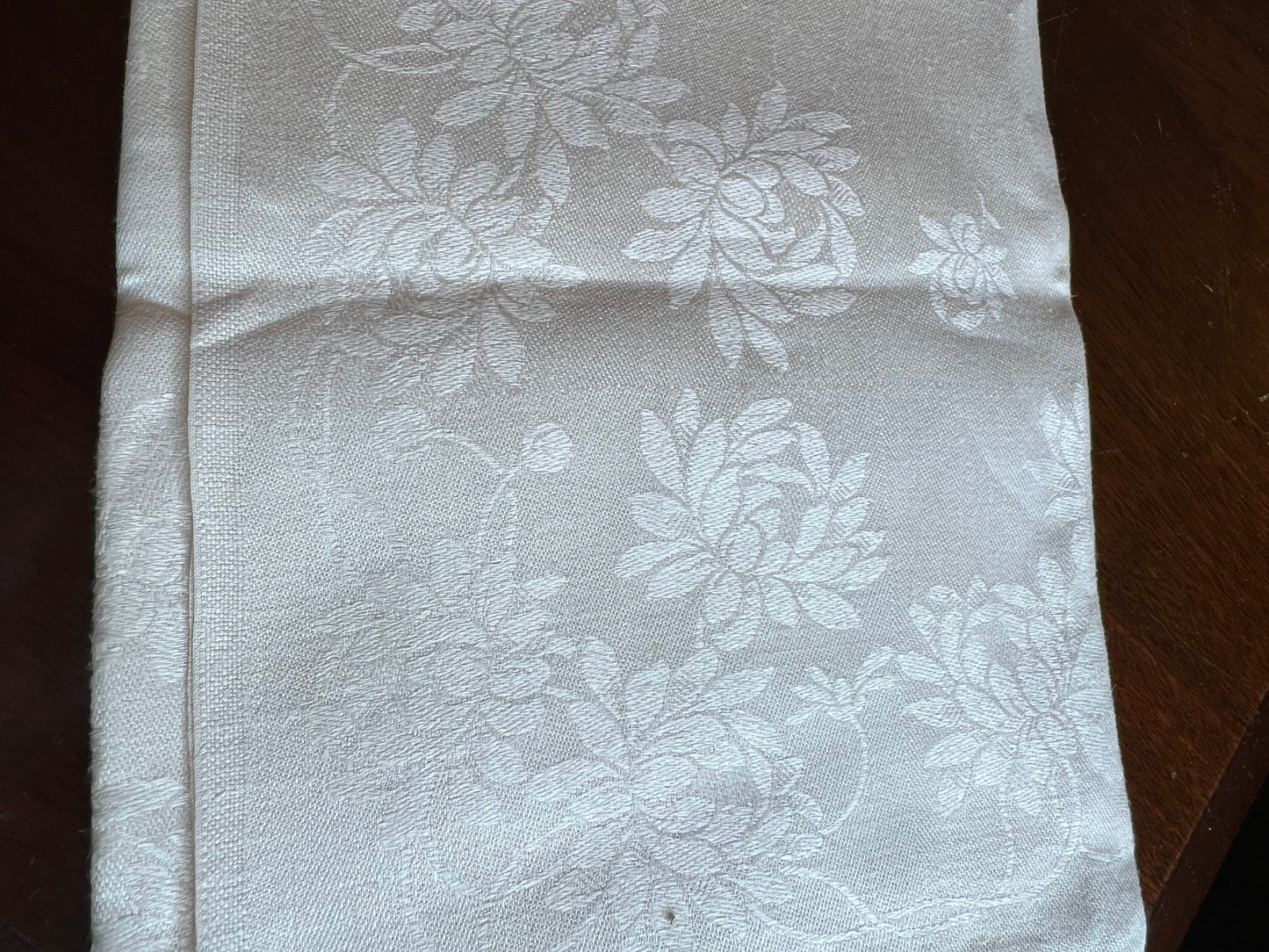 πΏ Vintage White Floral Napkins β Set of 5, 22" x 22"