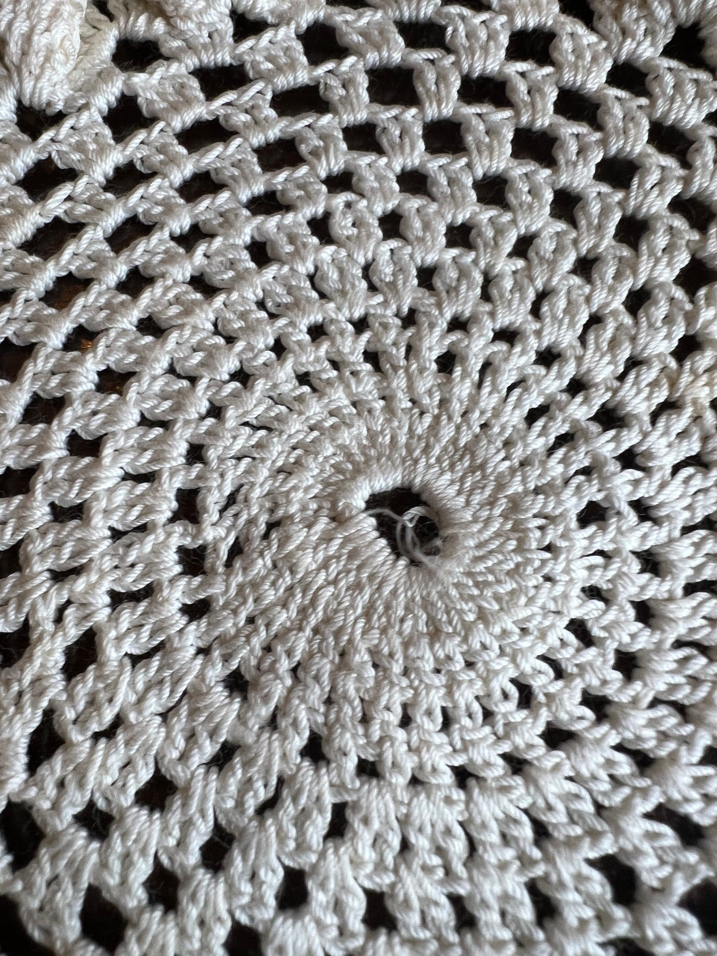 π Vintage Crocheted Doily β White with Green Edges, 8" x 8"