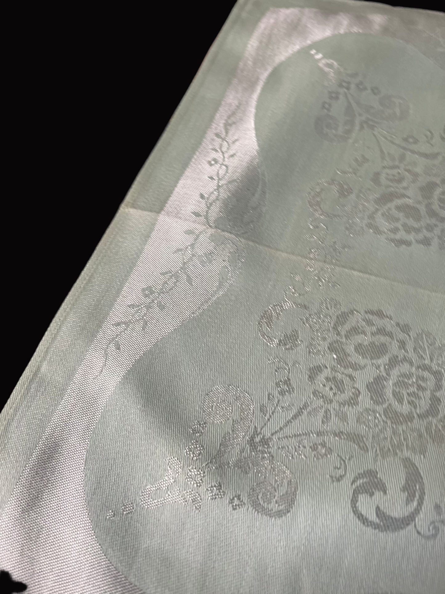 🌿 Vintage Green Napkin Set – Elegant Linen, 16" x 16", Set of 6