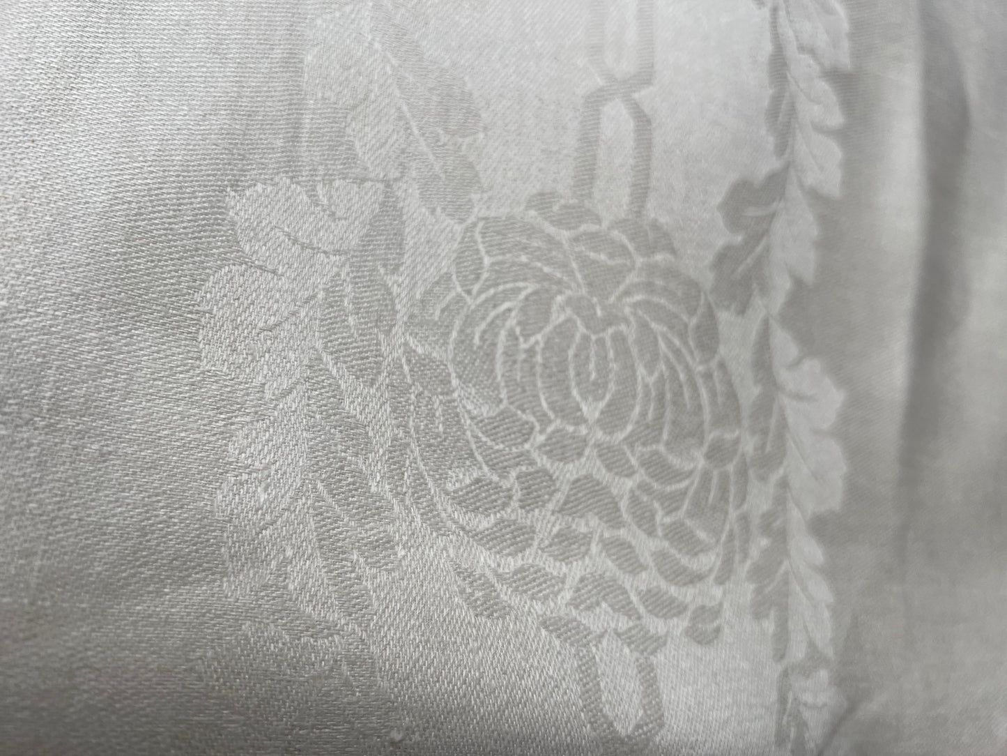 πΈ Off-White Tablecloth πΏ Roses & Ribbon Design ποΈ Elegant Vintage Charm β¨