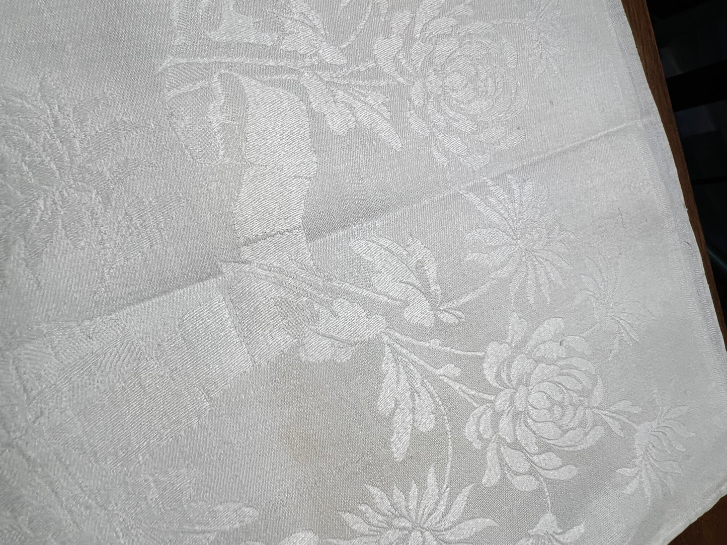 🌹 Vintage Rose Tablecloth Matching Napkins – Set of 8, 25" x 11"