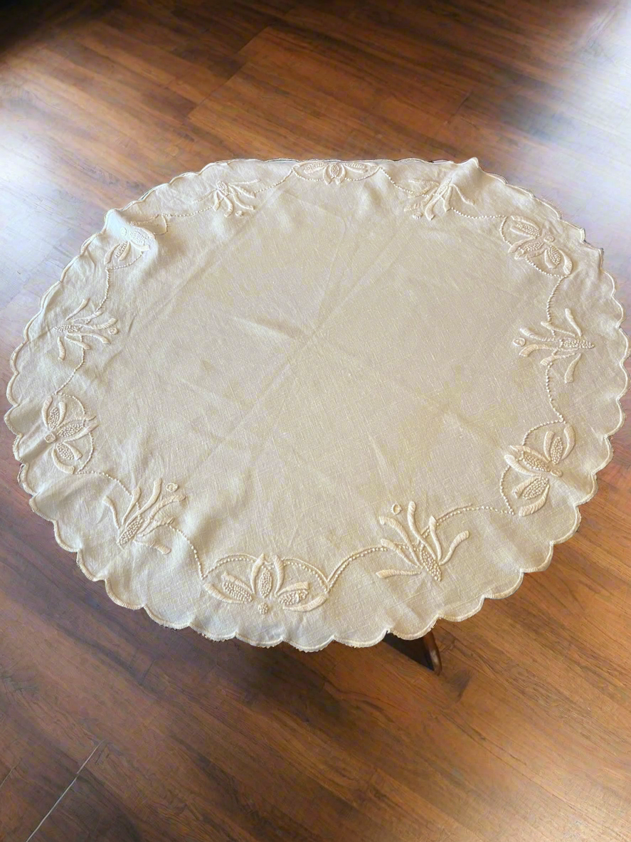 🌿 Vintage Heavy Linen Tablecloth 🌸 Hand Embroidered Elegance 🕊️