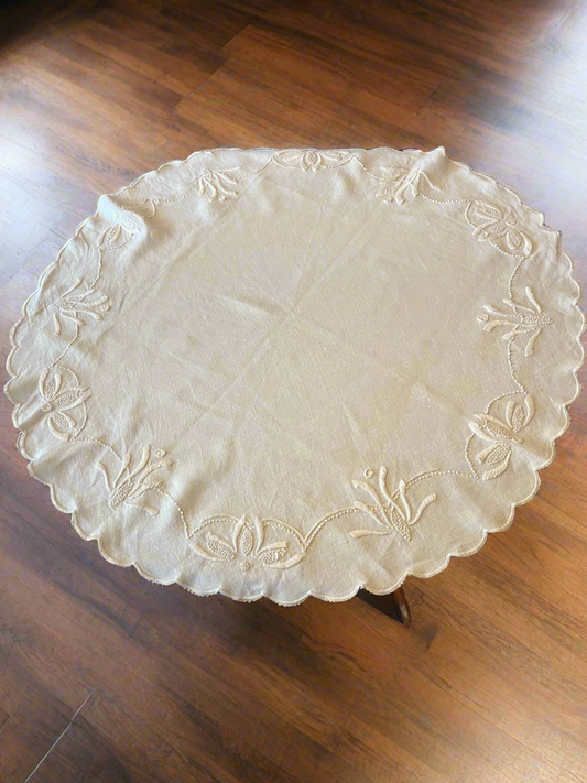 🌿 Vintage Heavy Linen Tablecloth 🌸 Hand Embroidered Elegance 🕊️