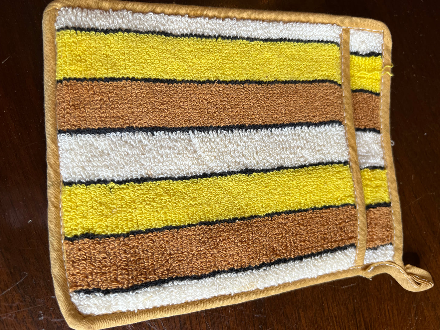 🍳 Vintage Striped Oven Mitt – Brown, Yellow & White, 6" x 2"