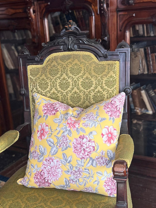 🌸 Golden Bloom Handmade Linen Pillow – 20x20