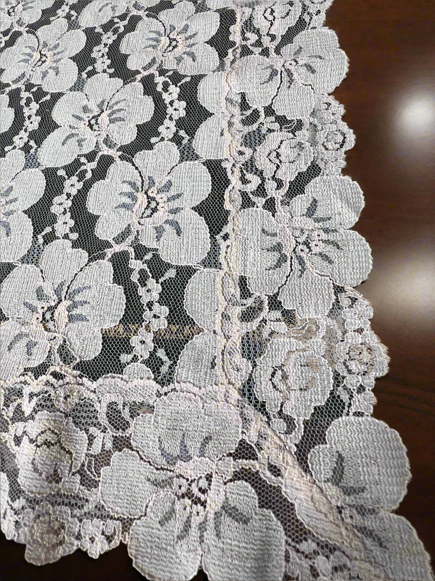 🍑 Vintage Lace Table Runner 🌸 Soft Peach Elegance 🕊️