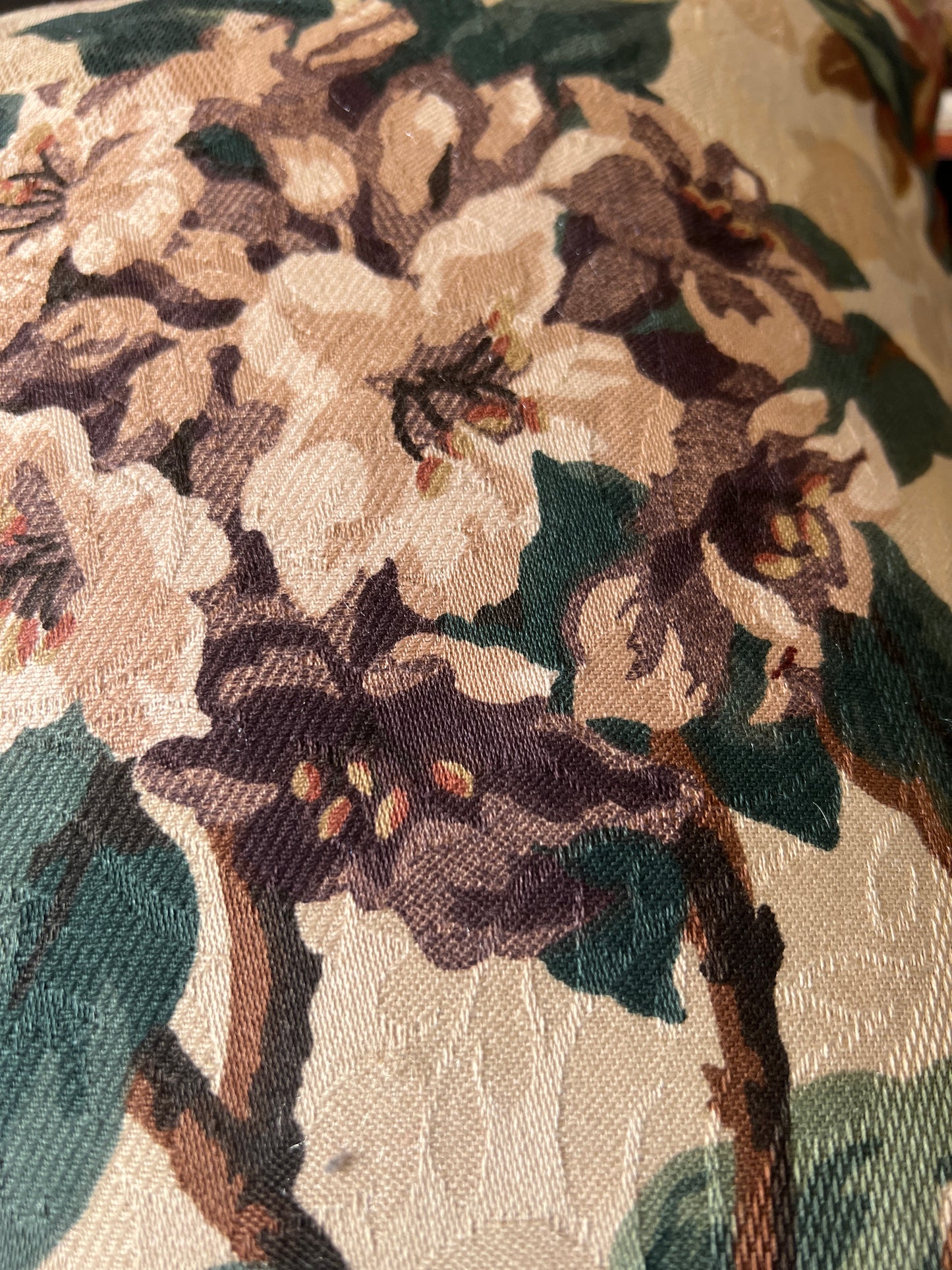 🌺 Handmade Floral Pillow – Heavy Fabric, Fully Lined with Zipper