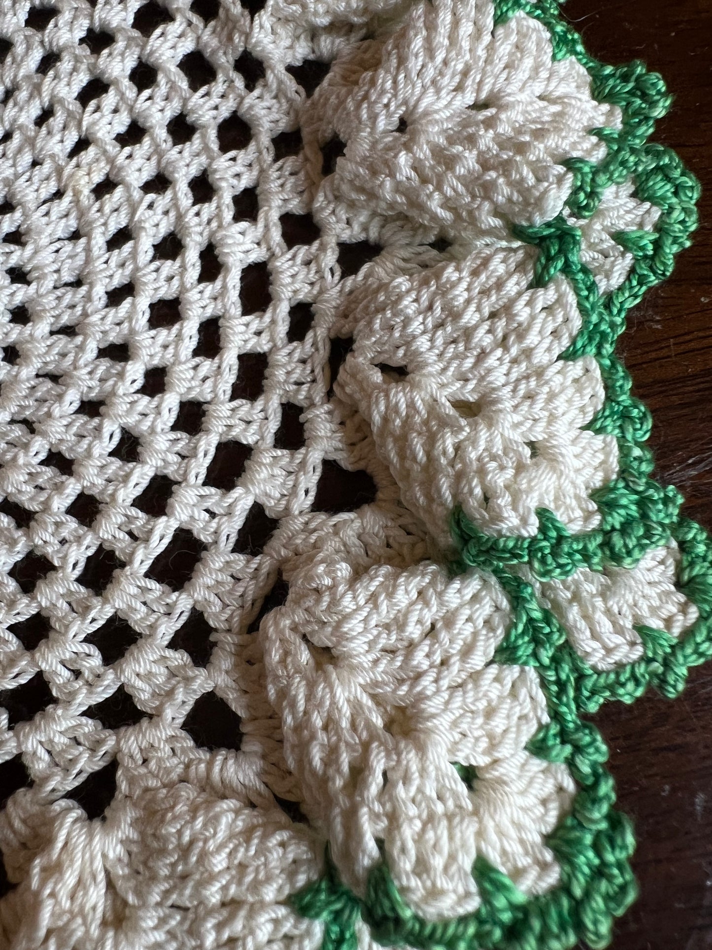 💚 Vintage Crocheted Doily – White with Green Edges, 8" x 8"
