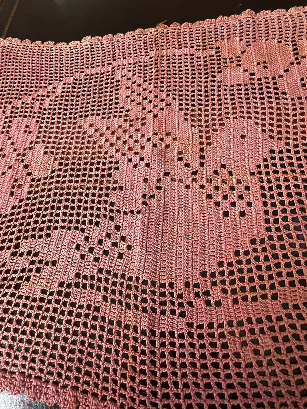 🕊️ Vintage Crocheted Antimacassar – Pink with Bird Design 🌸