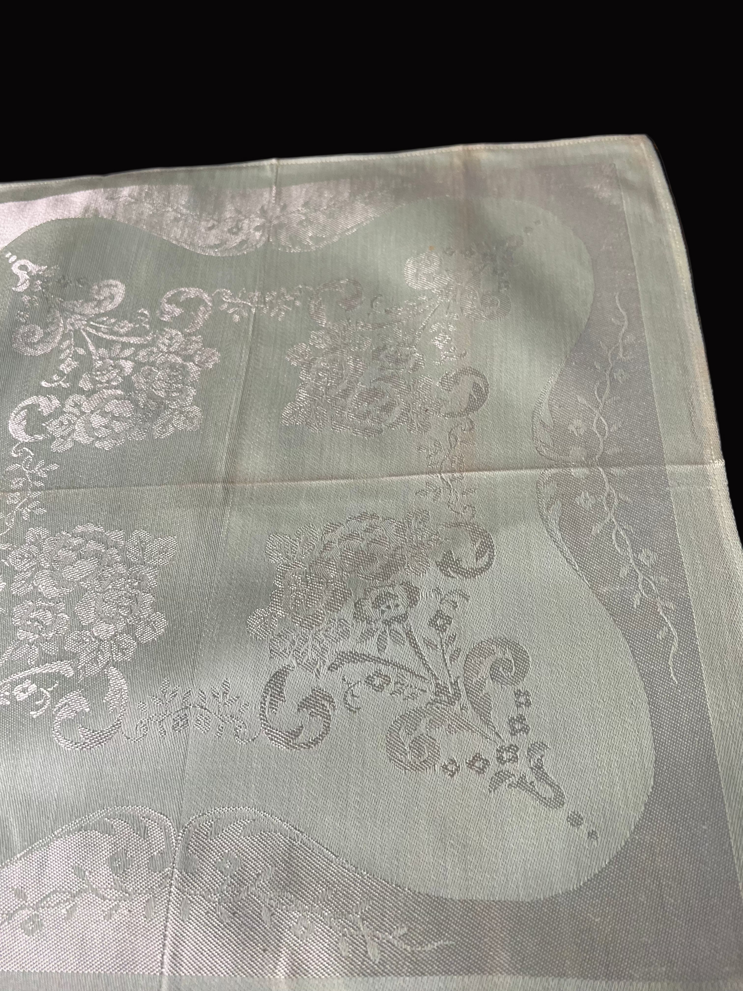 🌿 Vintage Green Napkin Set – Elegant Linen, 16" x 16", Set of 6