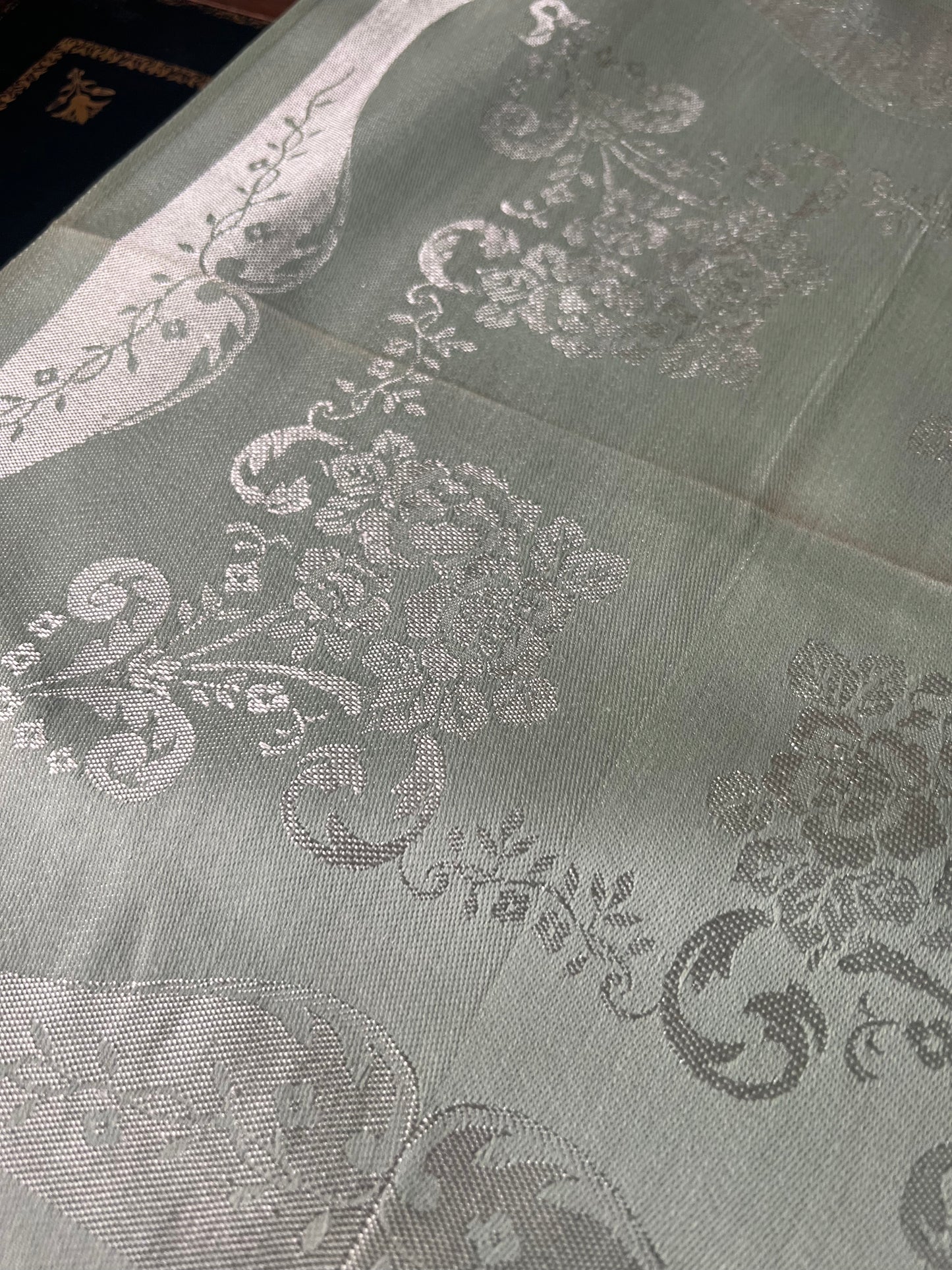 🌿 Vintage Green Napkin Set – Elegant Linen, 16" x 16", Set of 6