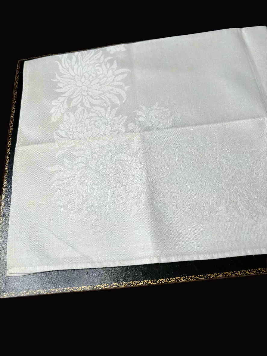 🌹 Vintage Floral Tablecloth Matching Napkins –