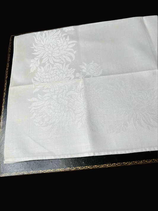 🌹 Vintage Floral Tablecloth Matching Napkins –